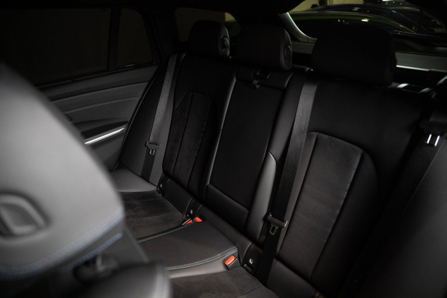 BMW 3 Serie Touring 330e M-Sport | Pano | Trekhaak | 360 camera BMW 3 Serie Touring 330e M-Sport | Pano | Trekhaak | 360 camera