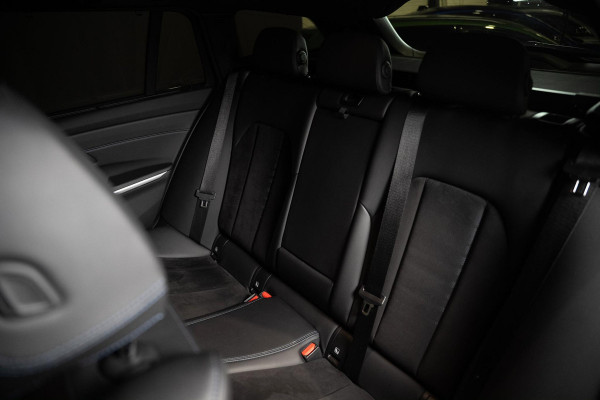 BMW 3 Serie Touring 330e M-Sport | Pano | Trekhaak | 360 camera BMW 3 Serie Touring 330e M-Sport | Pano | Trekhaak | 360 camera