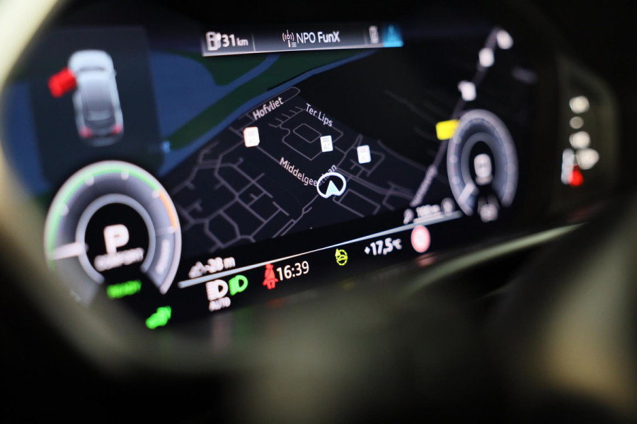 Audi Q3 Sportback 45 TFSI e S Line Competition / Aut / Memory / 360 Camera / Elek Stoelen / Acc / Pano / B & O / Matrix / 21 Inch