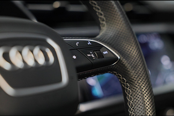 Audi Q3 Sportback 45 TFSI e S Line Competition / Aut / Memory / 360 Camera / Elek Stoelen / Acc / Pano / B & O / Matrix / 21 Inch