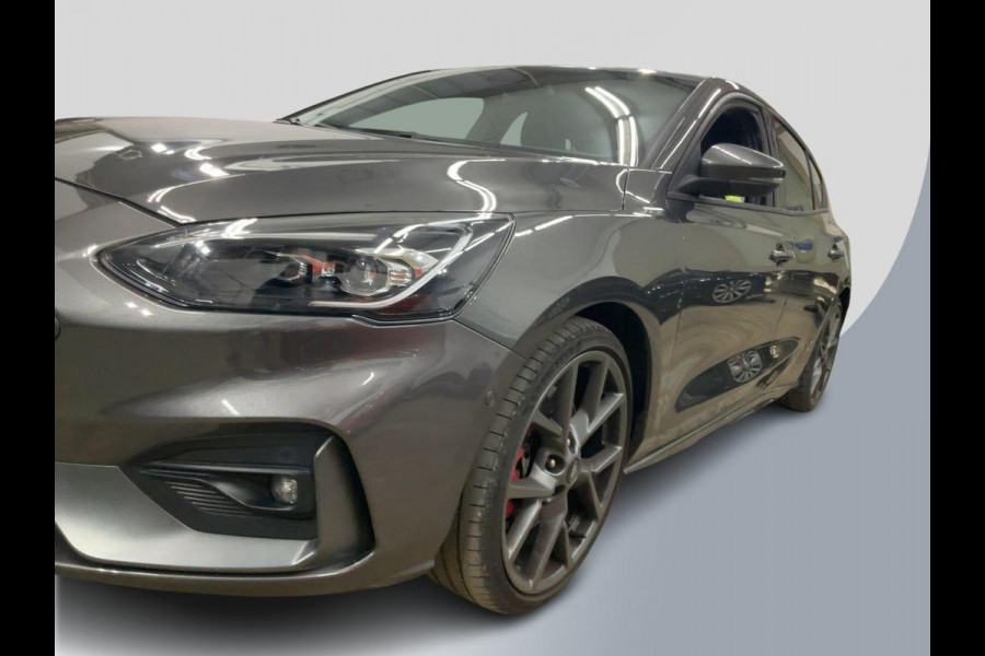 Ford Focus 2.3 EcoBoost ST-3 280pk | Winter Pack | Adaptive LED | Bang&Olufsen | Achteruitrijcamera | Launch control | Adaptive cruise control | Complete historie Ford Focus 2.3 EcoBoost ST-3 280pk | Winter Pack | Adaptive LED | Bang&Olufsen | Achteruitrijcamera | Launch control | Adaptive cruise control | Complete historie