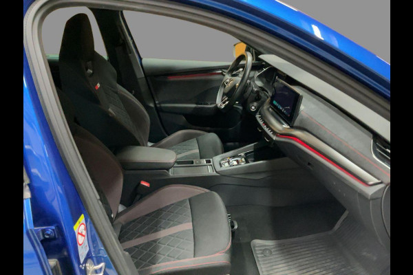 Škoda Octavia Combi 1.4 TSI RS iV PHEV Business 245pk | Stoelverwarming | Achteruitrijcamera Škoda Octavia Combi 1.4 TSI RS iV PHEV Business 245pk | Stoelverwarming | Achteruitrijcamera