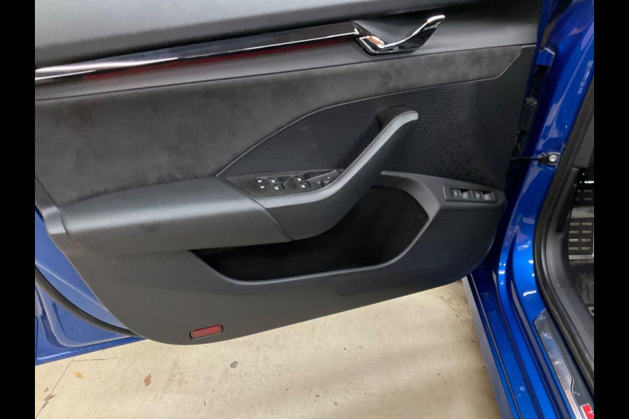 Škoda Octavia Combi 1.4 TSI RS iV PHEV Business 245pk | Stoelverwarming | Achteruitrijcamera Škoda Octavia Combi 1.4 TSI RS iV PHEV Business 245pk | Stoelverwarming | Achteruitrijcamera