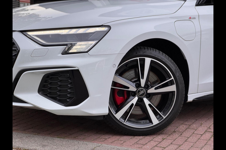 Audi A3 Sportback 45 TFSI e S Competition Pano/Matrix/RS zetels/B&O/HuD Audi A3 Sportback 45 TFSI e S Competition Pano/Matrix/RS zetels/B&O/HuD