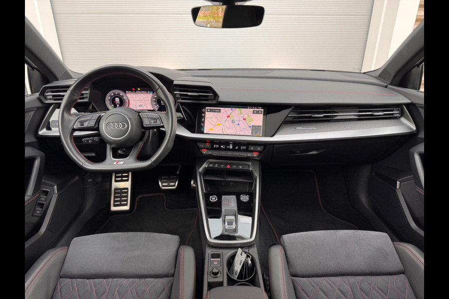 Audi A3 Sportback 45 TFSI e S Competition Pano/Matrix/RS zetels/B&O/HuD Audi A3 Sportback 45 TFSI e S Competition Pano/Matrix/RS zetels/B&O/HuD