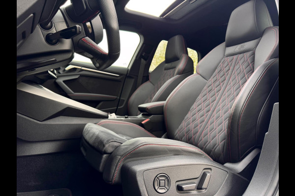 Audi A3 Sportback 45 TFSI e S Competition Pano/Matrix/RS zetels/B&O/HuD Audi A3 Sportback 45 TFSI e S Competition Pano/Matrix/RS zetels/B&O/HuD