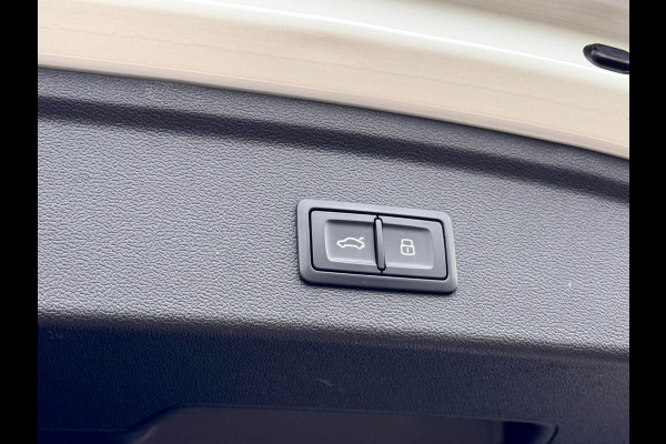 Audi A3 Sportback 45 TFSI e S Competition Pano/Matrix/RS zetels/B&O/HuD Audi A3 Sportback 45 TFSI e S Competition Pano/Matrix/RS zetels/B&O/HuD