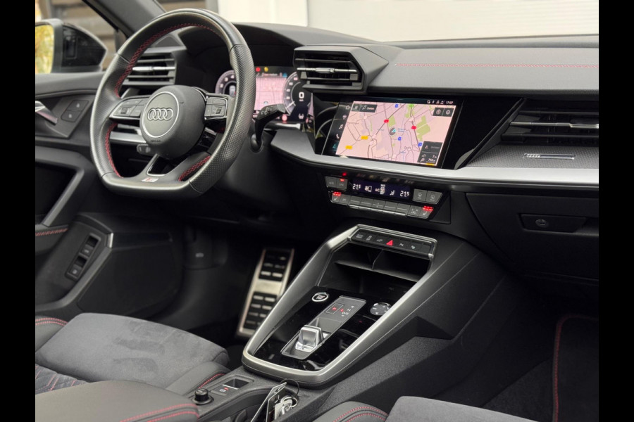 Audi A3 Sportback 45 TFSI e S Competition Pano/Matrix/RS zetels/B&O/HuD Audi A3 Sportback 45 TFSI e S Competition Pano/Matrix/RS zetels/B&O/HuD