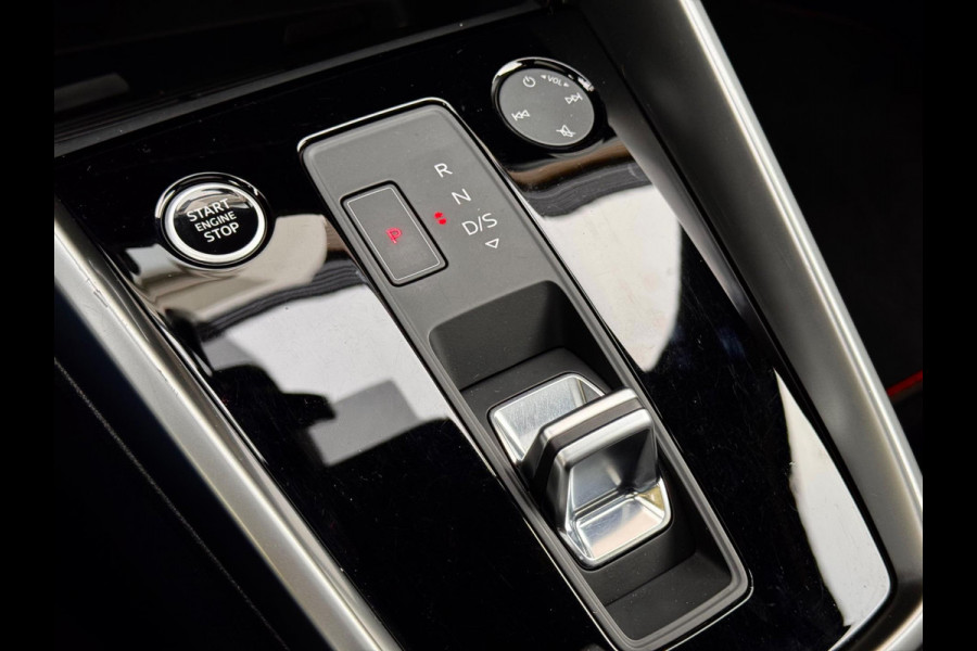 Audi A3 Sportback 45 TFSI e S Competition Pano/Matrix/RS zetels/B&O/HuD Audi A3 Sportback 45 TFSI e S Competition Pano/Matrix/RS zetels/B&O/HuD