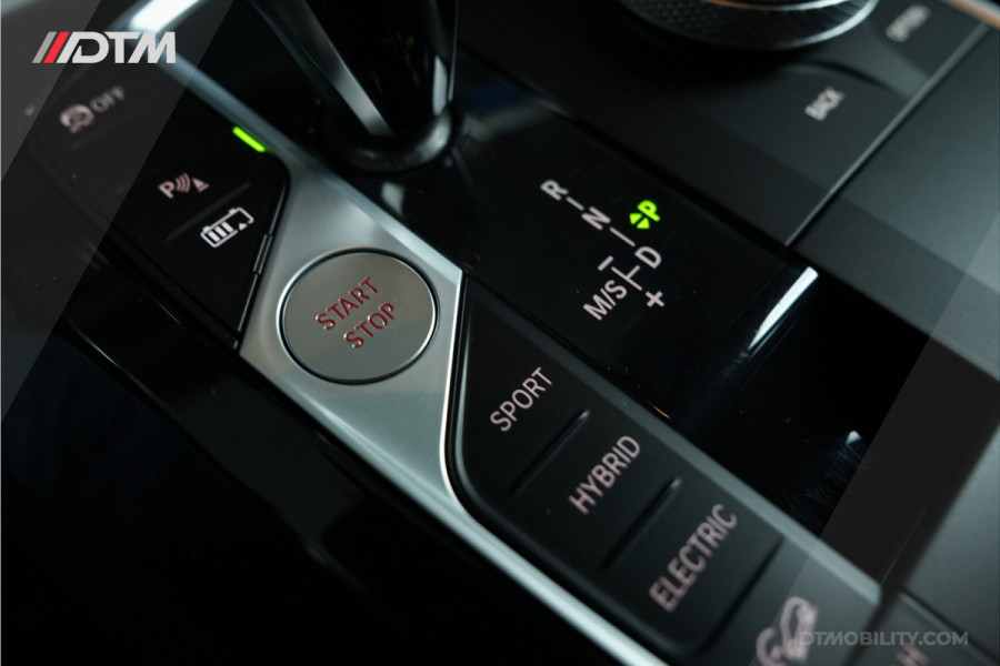 BMW X3 xDrive30e High M-Sport | M-Seats | H/K | Panoramadak BMW X3 xDrive30e High M-Sport | M-Seats | H/K | Panoramadak