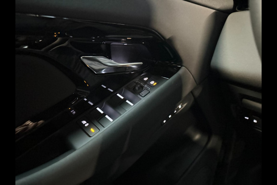 Land Rover Range Rover Evoque P300/P270e Black Pack Pan/schuifdak ACC stuur/stoel verw/360° camera 5 jaar garantie