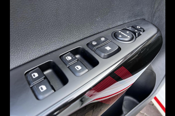 Kia Picanto 1.0 CVVT GT-Line / Trekhaak (afneembaar) / Navigatie + Camera / Lederen bekleding / Climate Control / Bluetooth