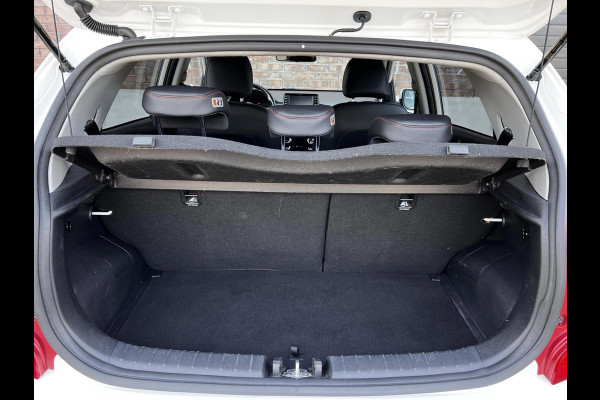 Kia Picanto 1.0 CVVT GT-Line / Trekhaak (afneembaar) / Navigatie + Camera / Lederen bekleding / Climate Control / Bluetooth