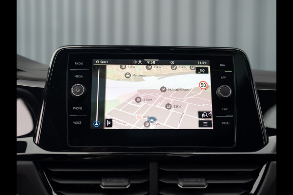 Volkswagen T-Roc 1.5 TSI R-Line Business | Panodak | Beats | Keyless | Trekhaak afnb | IQ Light | Side Assist | Prijs Rijklaar!! Volkswagen T-Roc 1.5 TSI R-Line Business | Panodak | Beats | Keyless | Trekhaak afnb | IQ Light | Side Assist | Prijs Rijklaar!!