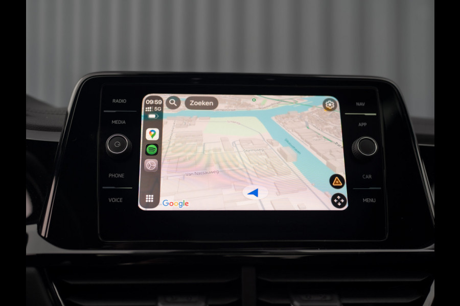 Volkswagen T-Roc 1.5 TSI R-Line Business | Panodak | Beats | Keyless | Trekhaak afnb | IQ Light | Side Assist | Prijs Rijklaar!! Volkswagen T-Roc 1.5 TSI R-Line Business | Panodak | Beats | Keyless | Trekhaak afnb | IQ Light | Side Assist | Prijs Rijklaar!!