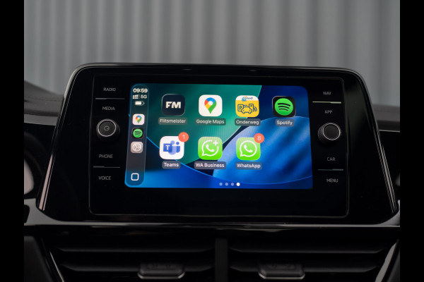 Volkswagen T-Roc 1.5 TSI R-Line Business | Panodak | Beats | Keyless | Trekhaak afnb | IQ Light | Side Assist | Prijs Rijklaar!! Volkswagen T-Roc 1.5 TSI R-Line Business | Panodak | Beats | Keyless | Trekhaak afnb | IQ Light | Side Assist | Prijs Rijklaar!!