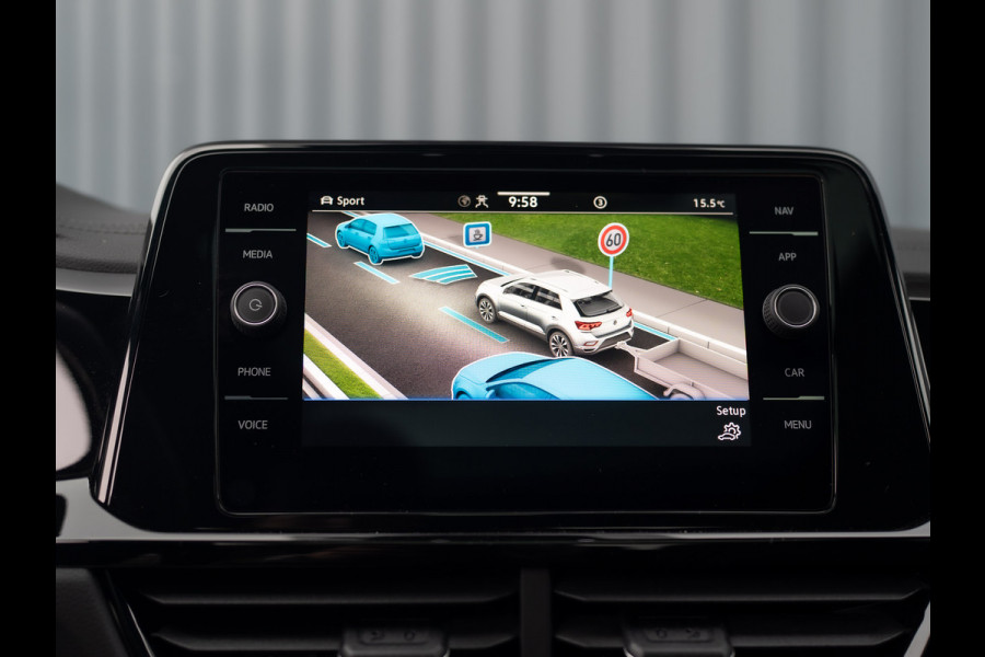 Volkswagen T-Roc 1.5 TSI R-Line Business | Panodak | Beats | Keyless | Trekhaak afnb | IQ Light | Side Assist | Prijs Rijklaar!! Volkswagen T-Roc 1.5 TSI R-Line Business | Panodak | Beats | Keyless | Trekhaak afnb | IQ Light | Side Assist | Prijs Rijklaar!!