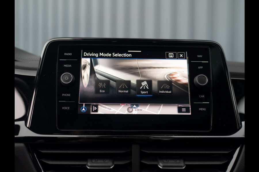 Volkswagen T-Roc 1.5 TSI R-Line Business | Panodak | Beats | Keyless | Trekhaak afnb | IQ Light | Side Assist | Prijs Rijklaar!! Volkswagen T-Roc 1.5 TSI R-Line Business | Panodak | Beats | Keyless | Trekhaak afnb | IQ Light | Side Assist | Prijs Rijklaar!!