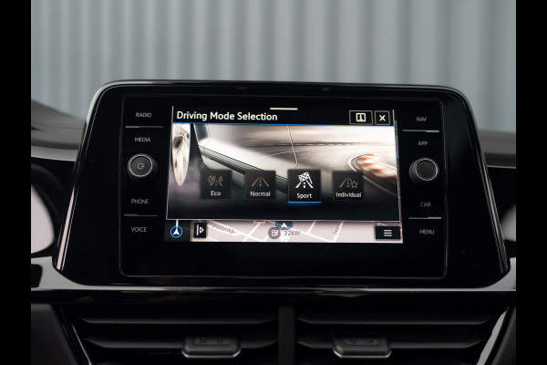 Volkswagen T-Roc 1.5 TSI R-Line Business | Panodak | Beats | Keyless | Trekhaak afnb | IQ Light | Side Assist | Prijs Rijklaar!! Volkswagen T-Roc 1.5 TSI R-Line Business | Panodak | Beats | Keyless | Trekhaak afnb | IQ Light | Side Assist | Prijs Rijklaar!!