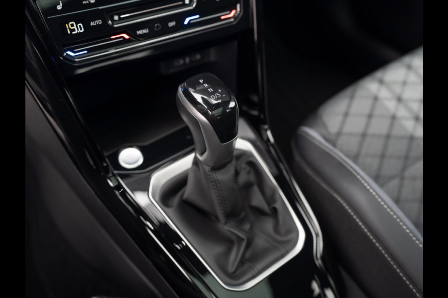 Volkswagen T-Roc 1.5 TSI R-Line Business | Panodak | Beats | Keyless | Trekhaak afnb | IQ Light | Side Assist | Prijs Rijklaar!! Volkswagen T-Roc 1.5 TSI R-Line Business | Panodak | Beats | Keyless | Trekhaak afnb | IQ Light | Side Assist | Prijs Rijklaar!!