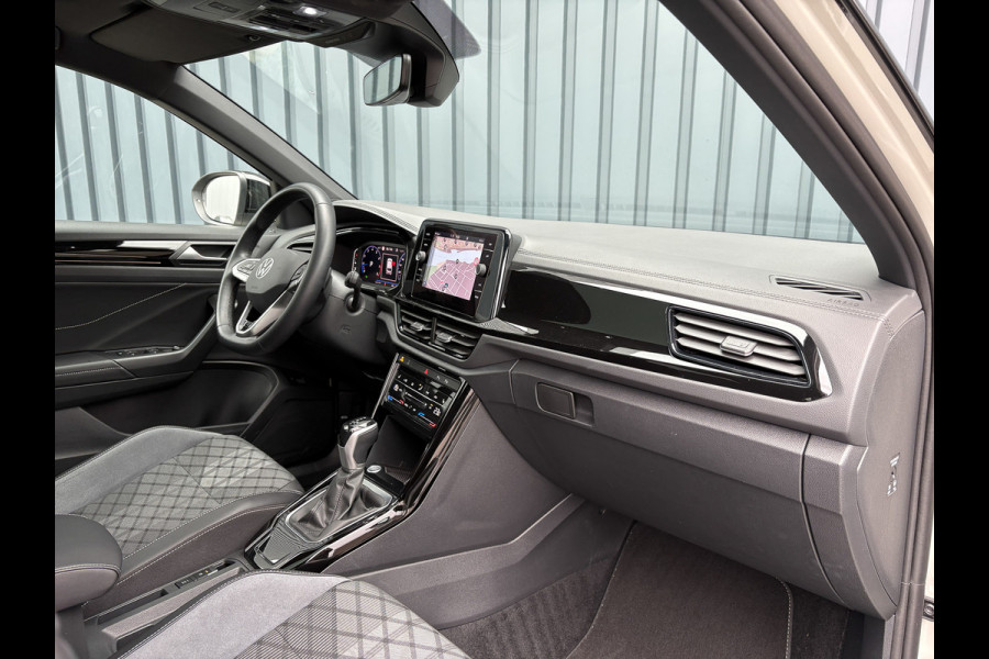 Volkswagen T-Roc 1.5 TSI R-Line Business | Panodak | Beats | Keyless | Trekhaak afnb | IQ Light | Side Assist | Prijs Rijklaar!! Volkswagen T-Roc 1.5 TSI R-Line Business | Panodak | Beats | Keyless | Trekhaak afnb | IQ Light | Side Assist | Prijs Rijklaar!!