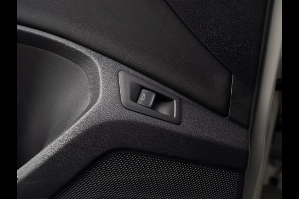 Volkswagen T-Roc 1.5 TSI R-Line Business | Panodak | Beats | Keyless | Trekhaak afnb | IQ Light | Side Assist | Prijs Rijklaar!! Volkswagen T-Roc 1.5 TSI R-Line Business | Panodak | Beats | Keyless | Trekhaak afnb | IQ Light | Side Assist | Prijs Rijklaar!!