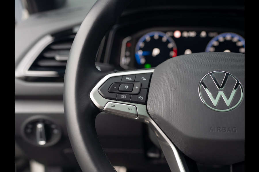 Volkswagen T-Roc 1.5 TSI R-Line Business | Panodak | Beats | Keyless | Trekhaak afnb | IQ Light | Side Assist | Prijs Rijklaar!! Volkswagen T-Roc 1.5 TSI R-Line Business | Panodak | Beats | Keyless | Trekhaak afnb | IQ Light | Side Assist | Prijs Rijklaar!!