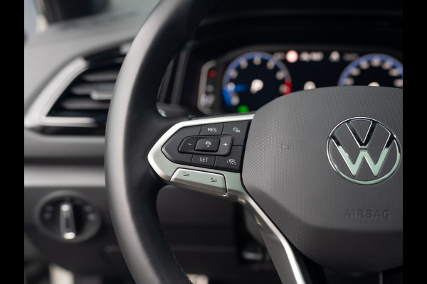 Volkswagen T-Roc 1.5 TSI R-Line Business | Panodak | Beats | Keyless | Trekhaak afnb | IQ Light | Side Assist | Prijs Rijklaar!! Volkswagen T-Roc 1.5 TSI R-Line Business | Panodak | Beats | Keyless | Trekhaak afnb | IQ Light | Side Assist | Prijs Rijklaar!!