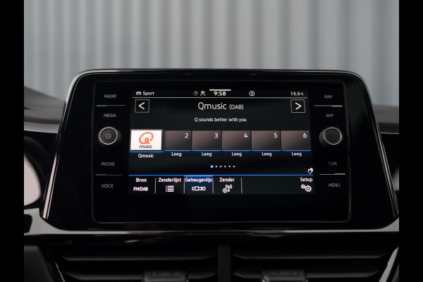 Volkswagen T-Roc 1.5 TSI R-Line Business | Panodak | Beats | Keyless | Trekhaak afnb | IQ Light | Side Assist | Prijs Rijklaar!! Volkswagen T-Roc 1.5 TSI R-Line Business | Panodak | Beats | Keyless | Trekhaak afnb | IQ Light | Side Assist | Prijs Rijklaar!!