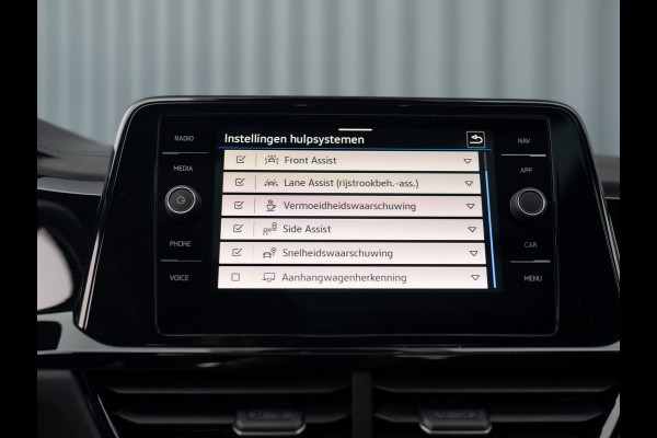 Volkswagen T-Roc 1.5 TSI R-Line Business | Panodak | Beats | Keyless | Trekhaak afnb | IQ Light | Side Assist | Prijs Rijklaar!! Volkswagen T-Roc 1.5 TSI R-Line Business | Panodak | Beats | Keyless | Trekhaak afnb | IQ Light | Side Assist | Prijs Rijklaar!!