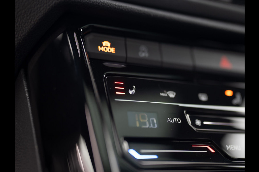 Volkswagen T-Roc 1.5 TSI R-Line Business | Panodak | Beats | Keyless | Trekhaak afnb | IQ Light | Side Assist | Prijs Rijklaar!! Volkswagen T-Roc 1.5 TSI R-Line Business | Panodak | Beats | Keyless | Trekhaak afnb | IQ Light | Side Assist | Prijs Rijklaar!!