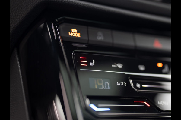 Volkswagen T-Roc 1.5 TSI R-Line Business | Panodak | Beats | Keyless | Trekhaak afnb | IQ Light | Side Assist | Prijs Rijklaar!! Volkswagen T-Roc 1.5 TSI R-Line Business | Panodak | Beats | Keyless | Trekhaak afnb | IQ Light | Side Assist | Prijs Rijklaar!!