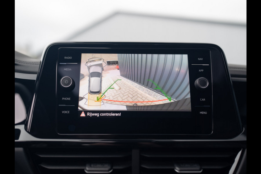 Volkswagen T-Roc 1.5 TSI R-Line | Panodak | Keyless | Side Assist | Elk. A-klep | IQ Light | Camera | Prijs Rijklaar!! Volkswagen T-Roc 1.5 TSI R-Line | Panodak | Keyless | Side Assist | Elk. A-klep | IQ Light | Camera | Prijs Rijklaar!!