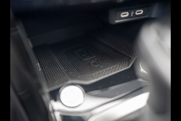 Volkswagen T-Roc 1.5 TSI R-Line | Panodak | Keyless | Side Assist | Elk. A-klep | IQ Light | Camera | Prijs Rijklaar!! Volkswagen T-Roc 1.5 TSI R-Line | Panodak | Keyless | Side Assist | Elk. A-klep | IQ Light | Camera | Prijs Rijklaar!!