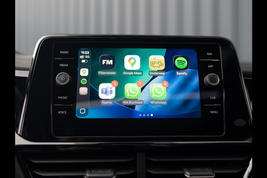 Volkswagen T-Roc 1.5 TSI R-Line | Panodak | Keyless | Side Assist | Elk. A-klep | IQ Light | Camera | Prijs Rijklaar!! Volkswagen T-Roc 1.5 TSI R-Line | Panodak | Keyless | Side Assist | Elk. A-klep | IQ Light | Camera | Prijs Rijklaar!!