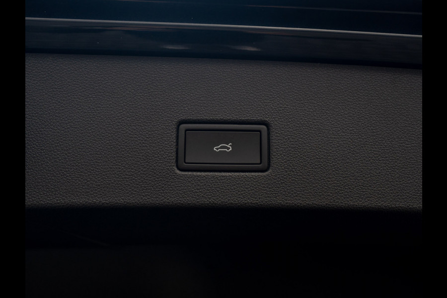 Volkswagen T-Roc 1.5 TSI R-Line | Panodak | Keyless | Side Assist | Elk. A-klep | IQ Light | Camera | Prijs Rijklaar!! Volkswagen T-Roc 1.5 TSI R-Line | Panodak | Keyless | Side Assist | Elk. A-klep | IQ Light | Camera | Prijs Rijklaar!!