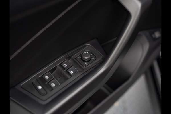 Volkswagen T-Roc 1.5 TSI R-Line | Panodak | Keyless | Side Assist | Elk. A-klep | IQ Light | Camera | Prijs Rijklaar!! Volkswagen T-Roc 1.5 TSI R-Line | Panodak | Keyless | Side Assist | Elk. A-klep | IQ Light | Camera | Prijs Rijklaar!!