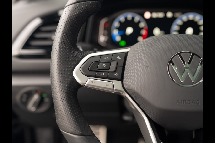 Volkswagen T-Roc 1.5 TSI R-Line | Panodak | Keyless | Side Assist | Elk. A-klep | IQ Light | Camera | Prijs Rijklaar!! Volkswagen T-Roc 1.5 TSI R-Line | Panodak | Keyless | Side Assist | Elk. A-klep | IQ Light | Camera | Prijs Rijklaar!!