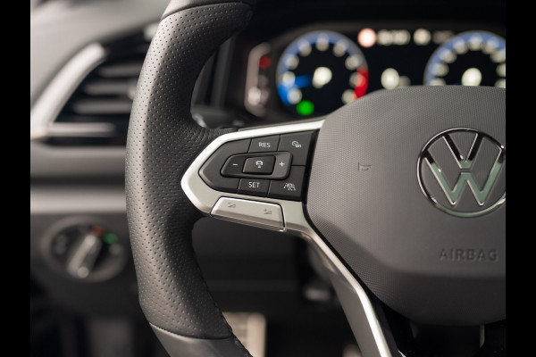 Volkswagen T-Roc 1.5 TSI R-Line | Panodak | Keyless | Side Assist | Elk. A-klep | IQ Light | Camera | Prijs Rijklaar!! Volkswagen T-Roc 1.5 TSI R-Line | Panodak | Keyless | Side Assist | Elk. A-klep | IQ Light | Camera | Prijs Rijklaar!!