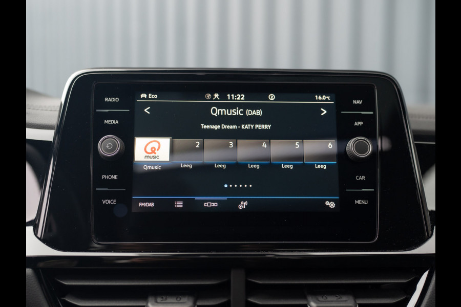 Volkswagen T-Roc 1.5 TSI R-Line | Panodak | Keyless | Side Assist | Elk. A-klep | IQ Light | Camera | Prijs Rijklaar!! Volkswagen T-Roc 1.5 TSI R-Line | Panodak | Keyless | Side Assist | Elk. A-klep | IQ Light | Camera | Prijs Rijklaar!!