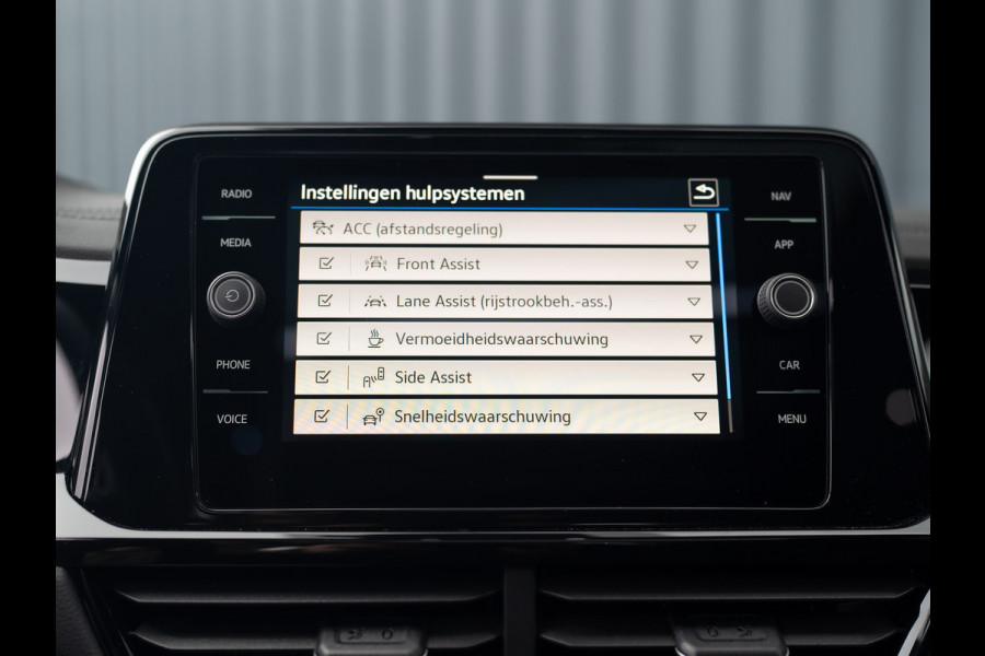 Volkswagen T-Roc 1.5 TSI R-Line | Panodak | Keyless | Side Assist | Elk. A-klep | IQ Light | Camera | Prijs Rijklaar!! Volkswagen T-Roc 1.5 TSI R-Line | Panodak | Keyless | Side Assist | Elk. A-klep | IQ Light | Camera | Prijs Rijklaar!!