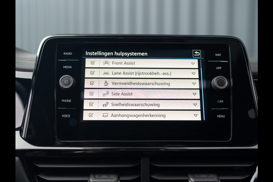 Volkswagen T-Roc 1.5 TSI R-Line | Panodak | Keyless | Side Assist | Elk. A-klep | IQ Light | Camera | Prijs Rijklaar!! Volkswagen T-Roc 1.5 TSI R-Line | Panodak | Keyless | Side Assist | Elk. A-klep | IQ Light | Camera | Prijs Rijklaar!!