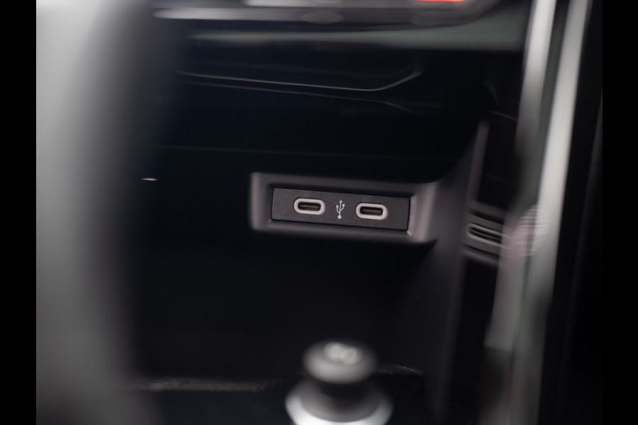 Volkswagen T-Roc 1.5 TSI R-Line | Panodak | Keyless | Side Assist | Elk. A-klep | IQ Light | Camera | Prijs Rijklaar!! Volkswagen T-Roc 1.5 TSI R-Line | Panodak | Keyless | Side Assist | Elk. A-klep | IQ Light | Camera | Prijs Rijklaar!!