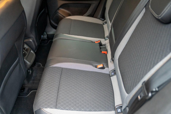 Opel Grandland X 1.2 Turbo Innovation|Prijs rijklaar incl. 12 mnd garantie|Trekhaak LMV Blindspot Stoel en stuurverwarming Carplay