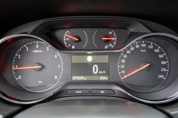 Opel Grandland X 1.2 Turbo Innovation|Prijs rijklaar incl. 12 mnd garantie|Trekhaak LMV Blindspot Stoel en stuurverwarming Carplay