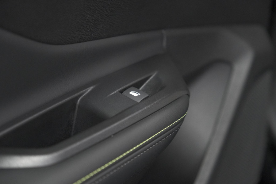 Peugeot 408 1.2 Hybrid 136 e-DCS6 GT | 360 Camera | Adaptieve Cruise Control | Elektronische Kofferklep | Apple Carplay