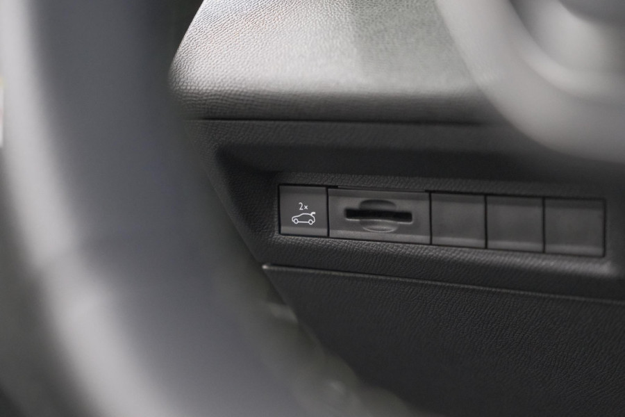 Peugeot 408 1.2 Hybrid 136 e-DCS6 GT | 360 Camera | Adaptieve Cruise Control | Elektronische Kofferklep | Apple Carplay