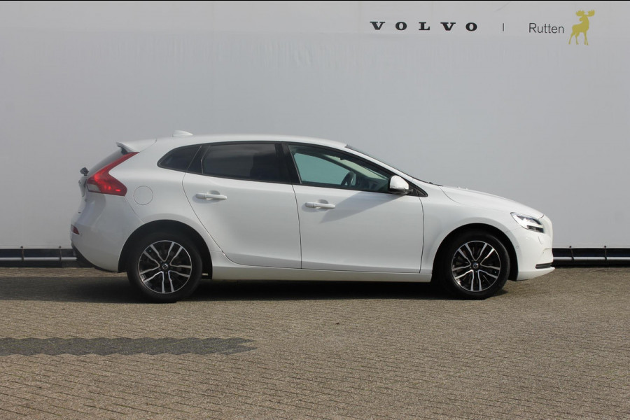 Volvo V40 T3 152PK Automaat Momentum Cruise control / Navigatie / Standkachel / Stoelverwarming / Climate control / Bluetooth telefoonkoppeling / Parkeersensoren voor en achter met parkeercamera achter Volvo V40 T3 152PK Automaat Momentum Cruise control / Navigatie / Standkachel / Stoelverwarming / Climate control / Bluetooth telefoonkoppeling / Parkeersensoren voor en achter met parkeercamera achter