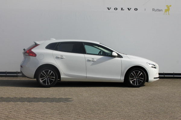 Volvo V40 T3 152PK Automaat Momentum Cruise control / Navigatie / Standkachel / Stoelverwarming / Climate control / Bluetooth telefoonkoppeling / Parkeersensoren voor en achter met parkeercamera achter Volvo V40 T3 152PK Automaat Momentum Cruise control / Navigatie / Standkachel / Stoelverwarming / Climate control / Bluetooth telefoonkoppeling / Parkeersensoren voor en achter met parkeercamera achter