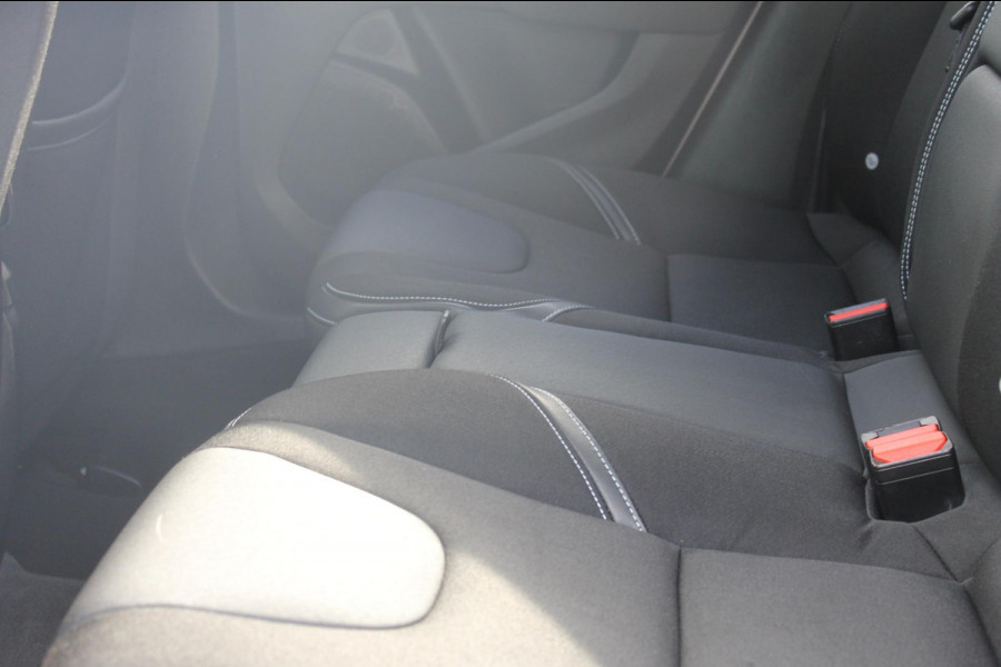 Volvo V40 T3 152PK Automaat Momentum Cruise control / Navigatie / Standkachel / Stoelverwarming / Climate control / Bluetooth telefoonkoppeling / Parkeersensoren voor en achter met parkeercamera achter Volvo V40 T3 152PK Automaat Momentum Cruise control / Navigatie / Standkachel / Stoelverwarming / Climate control / Bluetooth telefoonkoppeling / Parkeersensoren voor en achter met parkeercamera achter